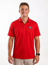 UGA Bulldogs men's red "Hedges" polo shirt by Arena Graffiti, featuring the team logo and classic collar design.