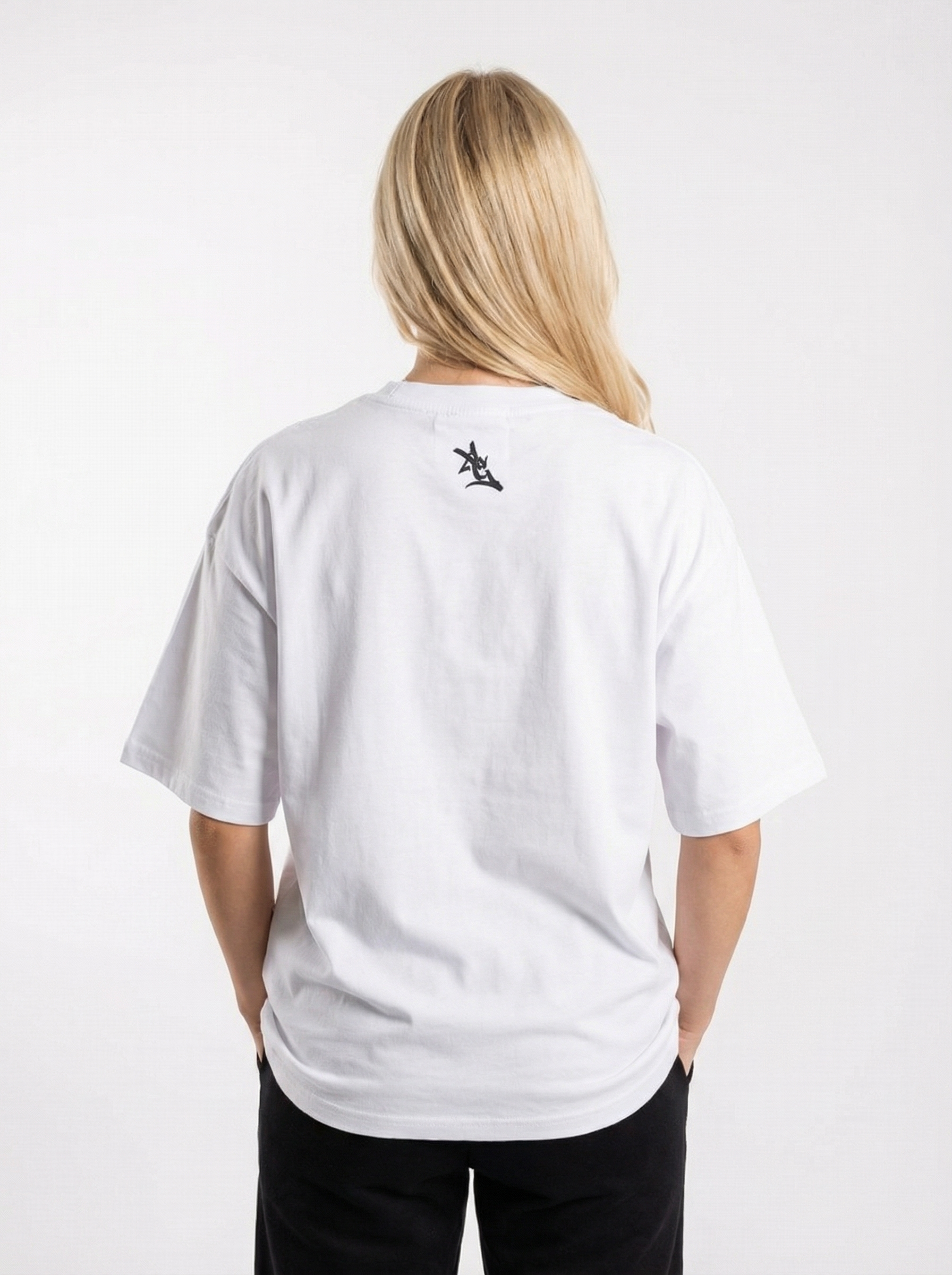 UGA Bulldogs women's Georgia Mark Heavyweight Tee by Arena Graffiti featuring a front graphic of the Georgia Bulldogs logo on a navy shirt